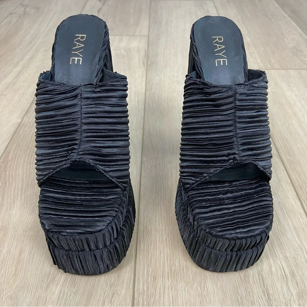 RAYE Stand Platform in Black Size 8